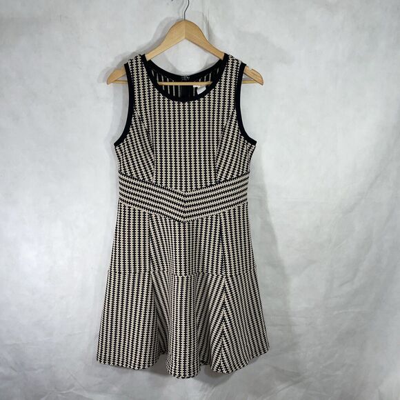 Esley Dresses & Skirts - Esley Dress A-Line Size L Beige Black
